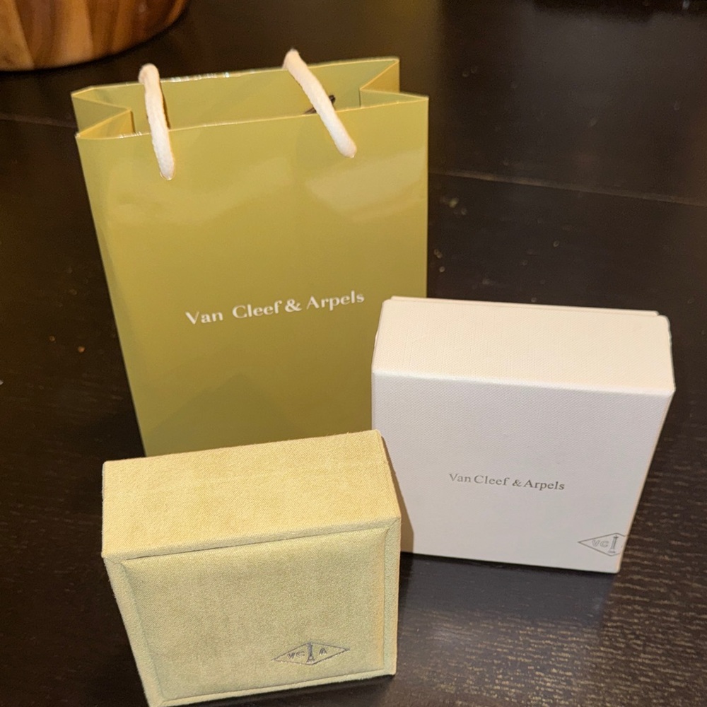 Van Cleef & Arpels Gold and White Gift Set